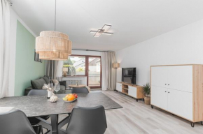 Cruwzo - Fantastic Apartment with Balcony and Parking